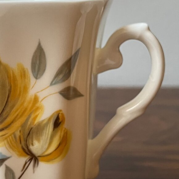 Royal Grafton Fine Bone China 2 Mugs Yellow Roses Flowers 7 oz England - Picture 7 of 11